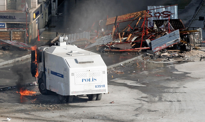 Turkish riot police fire water cannon and teargas during a protest at Taksim Square in Istanbul June 11, 2013 (Reuters / Osman Orsal)