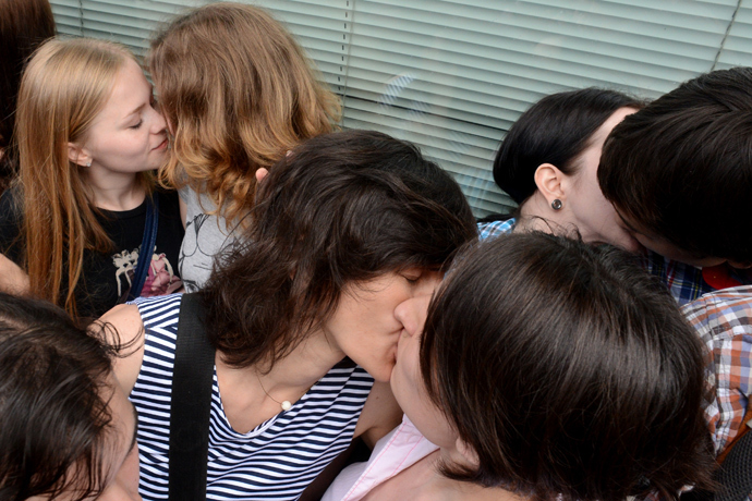 Russian gay rights activists kiss each other outside the lower house of Russiaâs parliament, the State Duma, in Moscow, on June 11, 2013, during their protest action (AFP Photo / Kirill Kudryavtsev)
