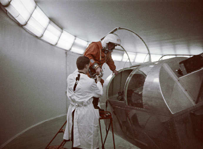Cosmonaut Valentina Tereshkova gets ready for centrifuge training.(RIA Novosti)