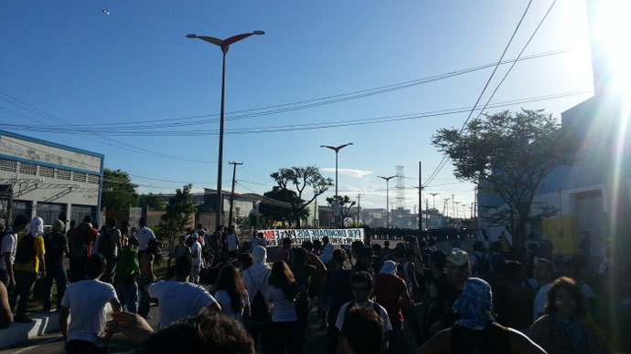 Demonstrators in Fortaleza display a banner with a message in solidarity with law enforcement before being fired upon with tear gas on June 19, 2013 (http://lualencastro.wordpress.com/)