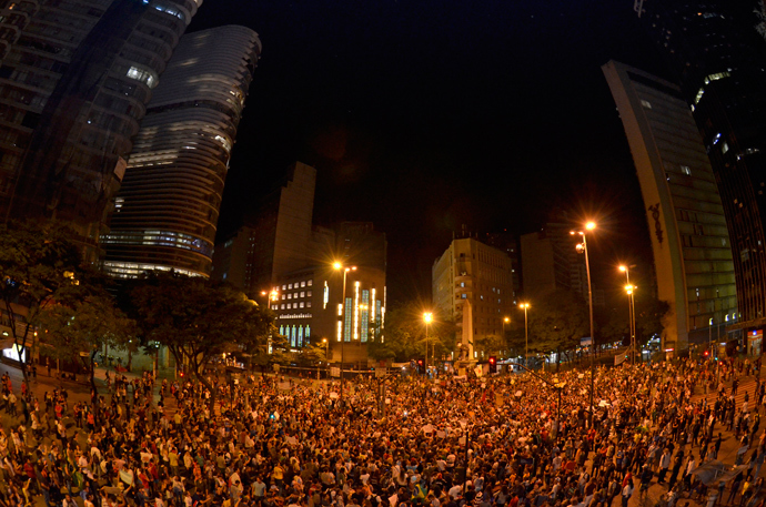 People gather at the September 7 square on June 18, 2013 in Belo Horizonte, state of Minas Gerais (AFP Photo / Douglas Magno)