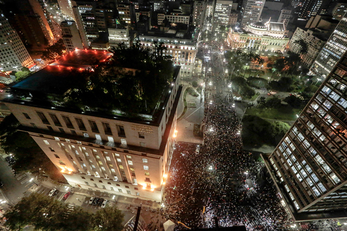 Students take part in a demonstration next to the city hall building and the Municipal Theater in Sao Paulo, Brazil on June 18, 2013 (AFP Photo / Miguel Schincariol)