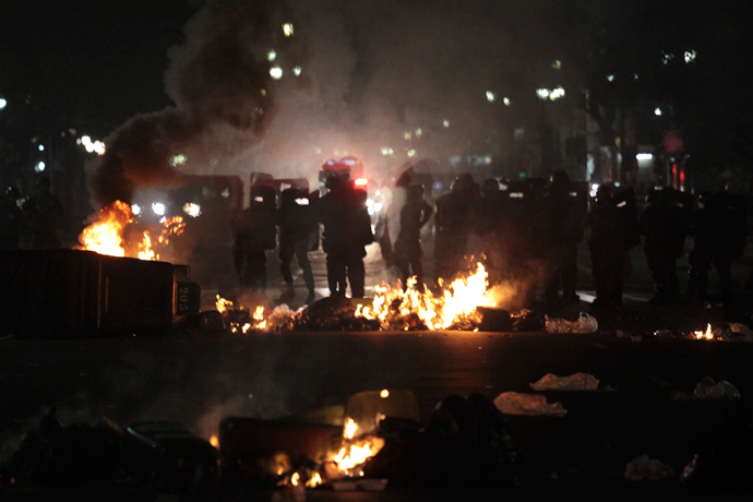 Riot police face off against demonstrators during protests against poor public services, police violence and government corruption, in Sao Paulo June 18, 2013 (Reuters / Alex Almeida)
