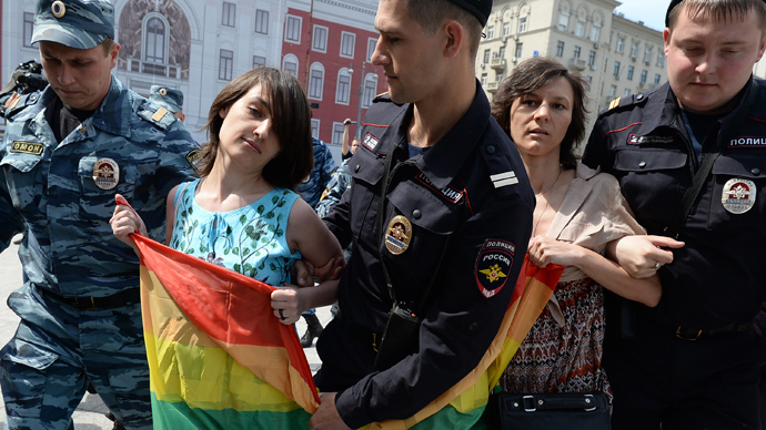 Russian senators give green light to 'gay propaganda' ban