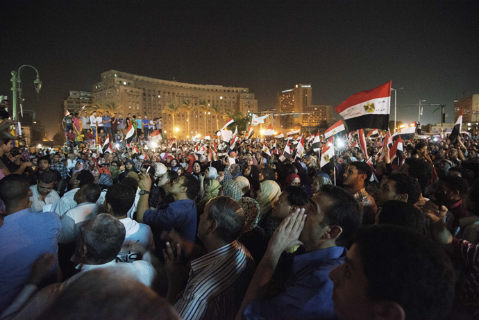 Hundreds of Egyptian anti government protesters shout political slogans against Egyptian President Mohammed Morsi in Egypt's landmark Tahrir square as they watch Morsi's speech protesting against government and the Muslim Brotherhood on June 26, 2013 in Cairo, Egypt (AFP Photo / Gianluigi Guercia)