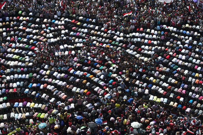 Thousands of opponents of Egyptian President Mohamed Morsi pray during a protest calling for his ouster at Cairo's landmark Tahrir Square on June 30, 2013 (AFP Photo / Khaled Desouki)