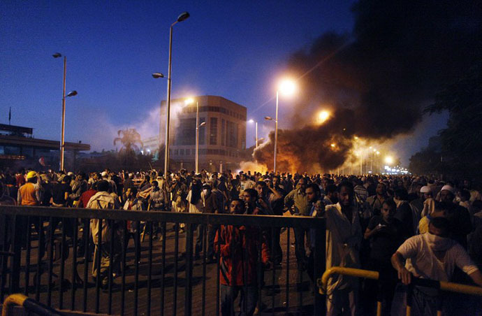 Egyptian supporters of the Muslim Brotherhood rallying in support of deposed president Mohamed Morsi clash with police outside the elite Republican Guards base in Cairo early on July 8, 2013. (AFP Photo / Mahmoud Khaled)