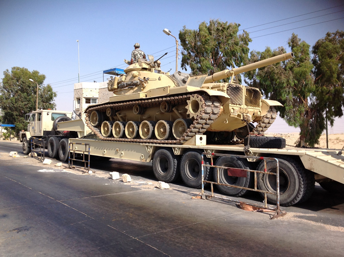 An Egyptian military tank is deployed in the northern Sinai town of Al-Arish on July 16, 2013 (AFP Photo / Str)