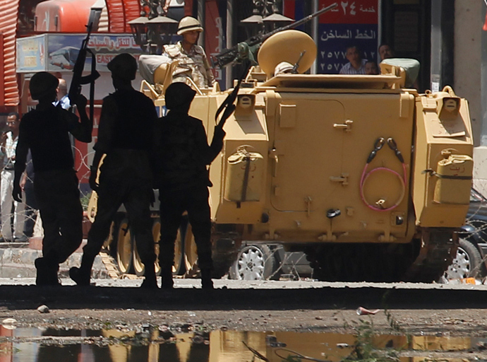 Soldiers move into position by an armoured personnel carrier (APC) near the al-Fath mosque on Ramses Square in Cairo August 17, 2013 (Reutrers)