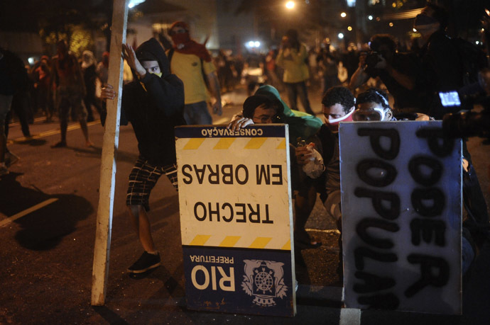 Demonstrators clash with riot police during a protest on the streets of Rio de Janeiro June 30, 2013. (Reuters)