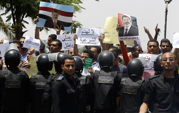 Members of the Muslim Brotherhood and supporters of ousted Egyptian President Mohamed Mursi shout slogans in front of Egypt's Constitutional Court during the swearing in ceremony Adli Mansour as the nation's interim president in Cairo July 4, 2013 (Reuters / Amr Abdallah Dalsh)