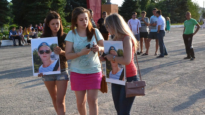 People gathered in Pugachyov's central square for the rally after a local resident was stabbed to death by a teenager from Chechnya (RIA Novosti)