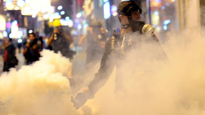 Turkish police fire tear gas, water cannon at Gezi Park protesters (PHOTOS)