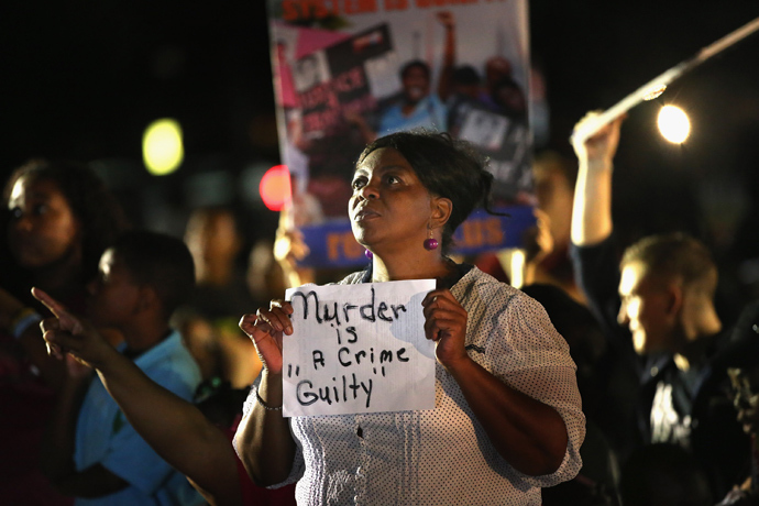 Supporters of Trayvon Martin wait in front of the Seminole County Criminal Justice Center for the verdict to be announced in the George Zimmerman murder trial on July 13, 2013 in Sanford, Florida (AFP Photo / Scott Olson)
