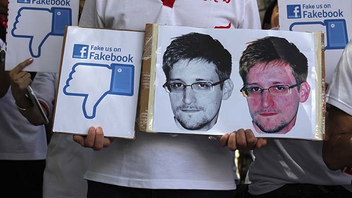 A demonstrator protests over claims from former U.S. spy agency contractor Edward Snowden that the National Security Agency (Reuters / Bobby Yip)