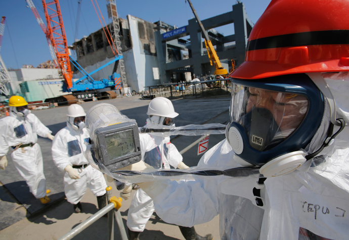 A radiation monitor indicates 114.00 microsieverts per hour near the No.4 reactor (background C) and it's foundation construction (background R) for the storage of melted fuel rods at Tokyo Electric Power Co. (TEPCO)'s tsunami-crippled Fukushima Daiichi nuclear power plant (Reuters / Issei Kato)