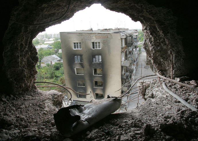 A shell casing lies inside a destroyed building in the South Ossetia town Tskhinval on August 27, 2008 (AFP Photo / Viktor Drachev)
