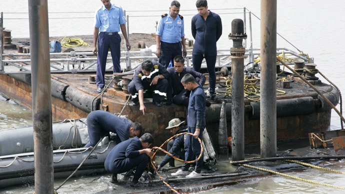 Indian divers enter sunken vessel to reach 18 sailors feared dead