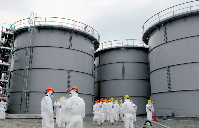 Tanks of radiation-contaminated water are seen at the Tokyo Electric Power Co (TEPCO)'s tsunami-crippled Fukushima Daiichi nuclear power plant (Reuters / Kyodo)