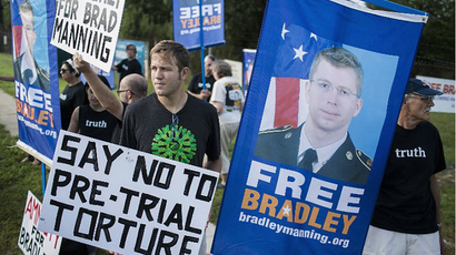 Manning 'ready to pay price for living in free society,' asks Obama for pardon