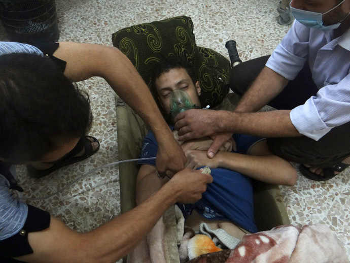 A man, affected by what activists say is nerve gas, breathes through an oxygen mask in the Damascus suburbs of Jesreen August 21, 2013. (Reuters/Ammar Dar)