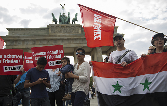 Supporters of the left-wing Die Linke party protest in front of Brandenburg Gate in Berlin against possible Western military action in Syria. The placards read: "Bombs don't make peace!" (Reuters / Thomas Peter)