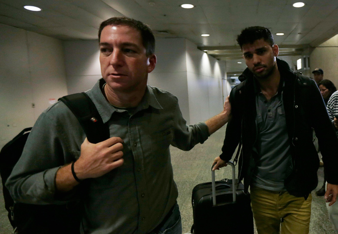 U.S. journalist Glenn Greenwald (L) walks with his partner David Miranda in Rio de Janeiro's International Airport August 19, 2013 (Reuters / Ricardo Moraes)