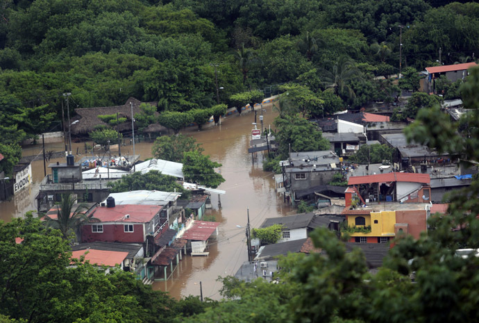 View of the flooded area in Puerto Marques in Acapulco, Guerrero state, Mexico, after heavy rains hit the area on September 16, 2013. (AFP Photo/Pedro Pardo)