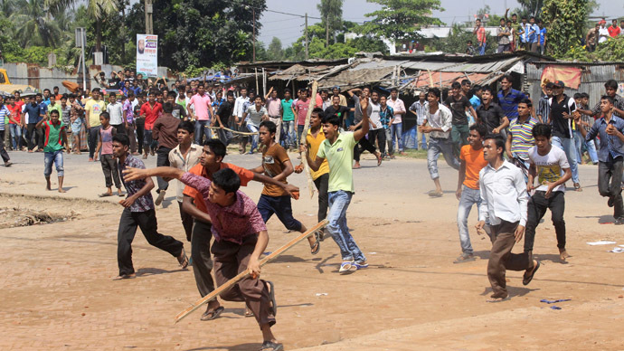 Dozens injured as 200,000 Bangladesh garment workers demand wages of $100 per month