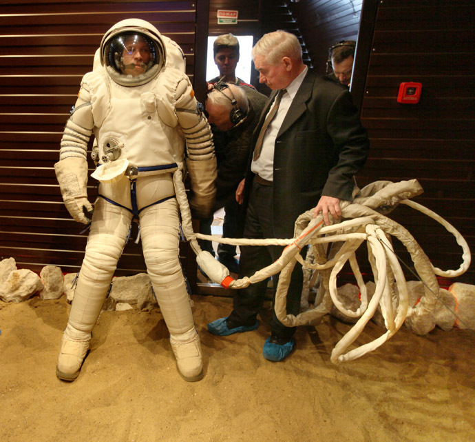 Handout file photograph released by SSC RF â IBMP RAS (IBMP) on June 4, 2010 shows scientists testing the "Orlan" space suit inside the Mars500 isolation facility in Moscow on March 23, 2009. (AFP/IBMP)