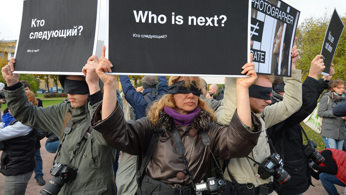 Nobel Peace laureates urge Putin to free Greenpeace protesters