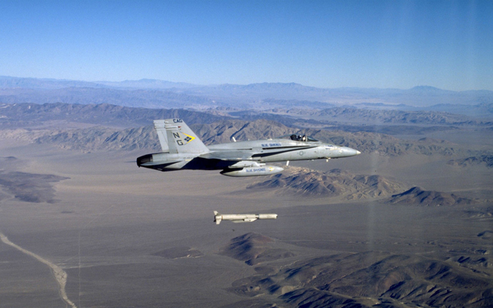 An F/A-18E "Super Hornet" strike-fighter launches a Stand-Off Land Attack Missile/Extended Range (SLAM/ER), (AFP Photo / US Navy / Cpt. Dana Potts)