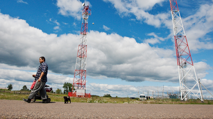 Ukrainian town dismantles cell sites over cancer fears