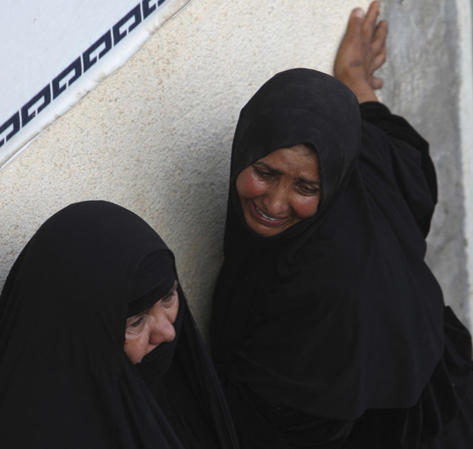 Women mourn during a funeral of a victim killed in a bomb attack, in Najaf, 160 km (100 miles) south of Baghdad, November 14, 2013. (Reuters/Alaa Al-Marjani)