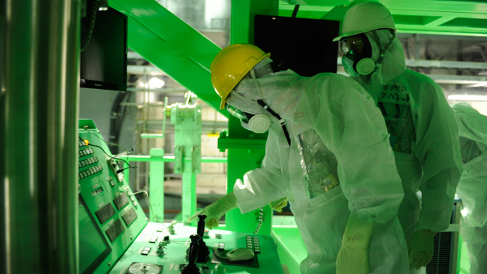 Nuclear expert inspecting the unit four reactor building of the crippled TEPCO's Fukushima Dai-ichi nuclear plant at Okuma town in Fukushima prefecture (AFP Photo / TEPCO)