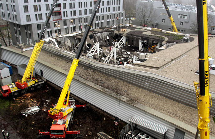 The Maxima shopping mall on Priedaines Street in Riga after its roof caved in. (RIA Novosti/Oksana Dzhadan)