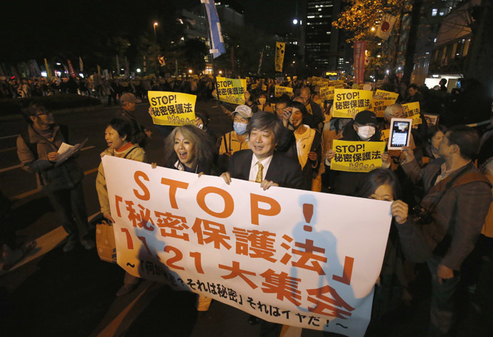 Protesters shout slogans during a march against the government's planned secrecy law, in Tokyo November 21, 2013. (Reuters/Issei Kato)