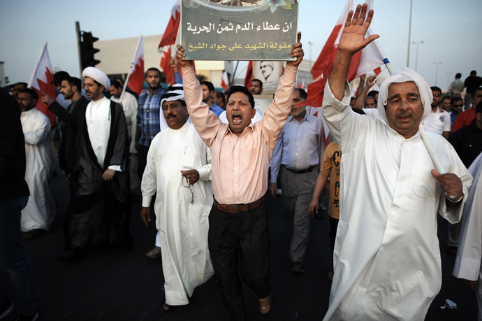 Bahraini demonstrators take part in an anti-government protest in the village of Bilad al-Qadeem, in a suburb of the capital Manama, on November 22, 2013. (AFP Photo/Mohammed Al-Shaikh)