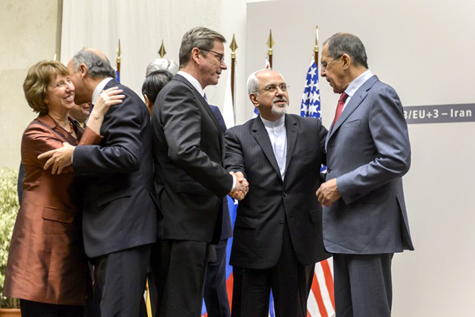 (L to R) EU foreign policy chief Catherine Ashton, French Foreign Minister Laurent Fabius, German Foreign Minister Guido Westerwelle , Iranian Foreign Minister Mohammad Javad Zarif and Russian Foreign Minister Sergei Lavrov reacts after a statement on early November 24, 2013 in Geneva. (AFP Photo / Fabrice Coffrini)