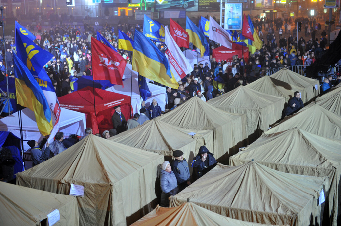Protesters set up a tent camp on November 24, 2013 on the Square of Europe after a protest in Kiev. (AFP Photo / Genya Savilov)