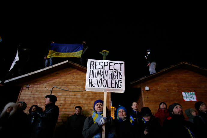 Protesters supporting EU integration participate in a rally at Independence Square in Kiev December 2, 2013. (Reuters / Stoyan Nenov)