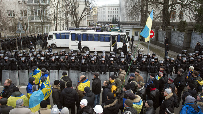 Ukraine opposition vows to maintain protests, PM calls to end violence