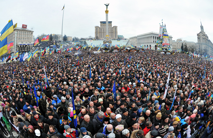 Ukrainian opposition supporters gather at a mass rally on Independence Square in Kiev, on December 15, 2013. (AFP Photo / Genya Savilov)