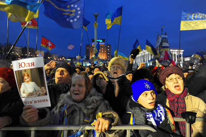 A handout photo provided by the Ukrainian Presidential Press Service shows Ukraine's President Viktor Yanukovych (2nd L) meeting his three predecessors, Leonid Kravchuk (2nd R), Leonid Kuchma (R) and Viktor Yushchenko (L) in Kiev on December 10, 2013.(AFP Photo / Ukranian Presidential Press-Service / AndreiMosienko)