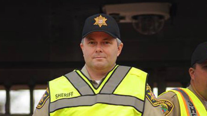 South Carolina sheriff defies Obama's order, refuses to lower flag to honor Mandela
