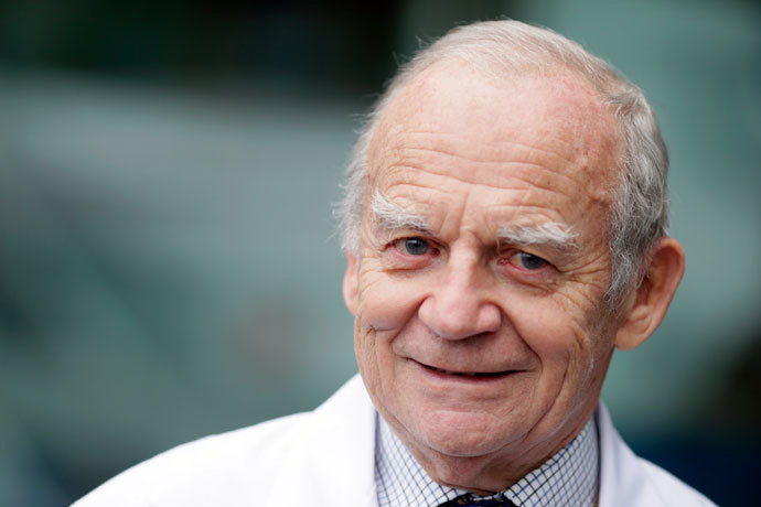 Leading French heart transplant specialist Alain Carpentier poses during a press conference at Georges Pompidou Hospital in Paris on December 21, 2013.(AFP Photo / Kenzo Tribouillard)