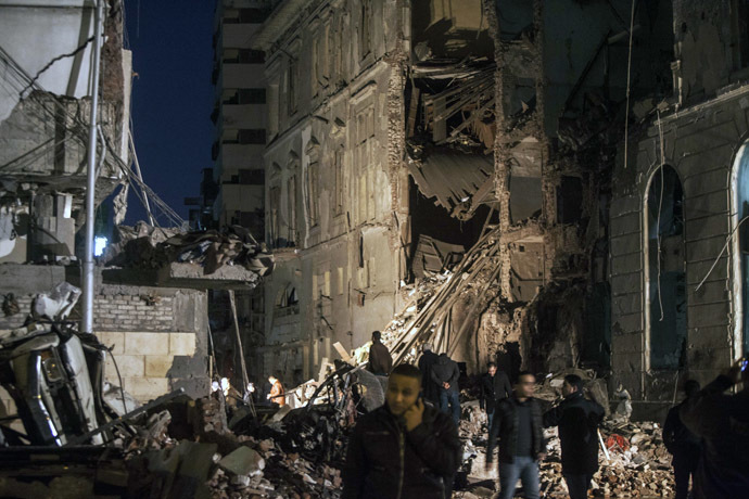 A picture taken in the early hours of December 24, 2013 shows destruction in the Egyptian city of Mansura, North of Cairo, following a powerful car bomb explosion. (AFP Photo/Mahmoud Khaled)