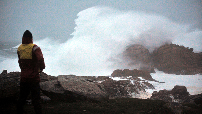 Christmas chaos: Hundreds of flights delayed as fierce storms rage worldwide