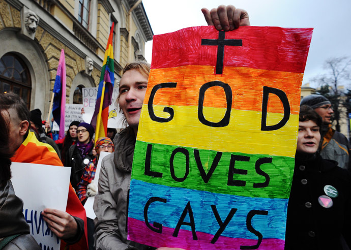 Gay rights activists take part in a joint opposition rally called "March against Hatred" in the Russia's second city of St. Petersburg, on November 2, 2013. (AFP Photo/Olga Maltseva)
