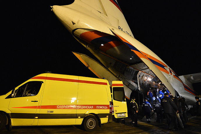 EMERCOM medical personnel meet victims of the Volgograd railway station terrorist attack, who arrived on a special flight at Ramenskoye airport in the Moscow suburbs. (RIA Novosti / Ramil Sitdikov)
